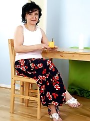 Hot grandma showing off her 52 year old hairy pussy in here